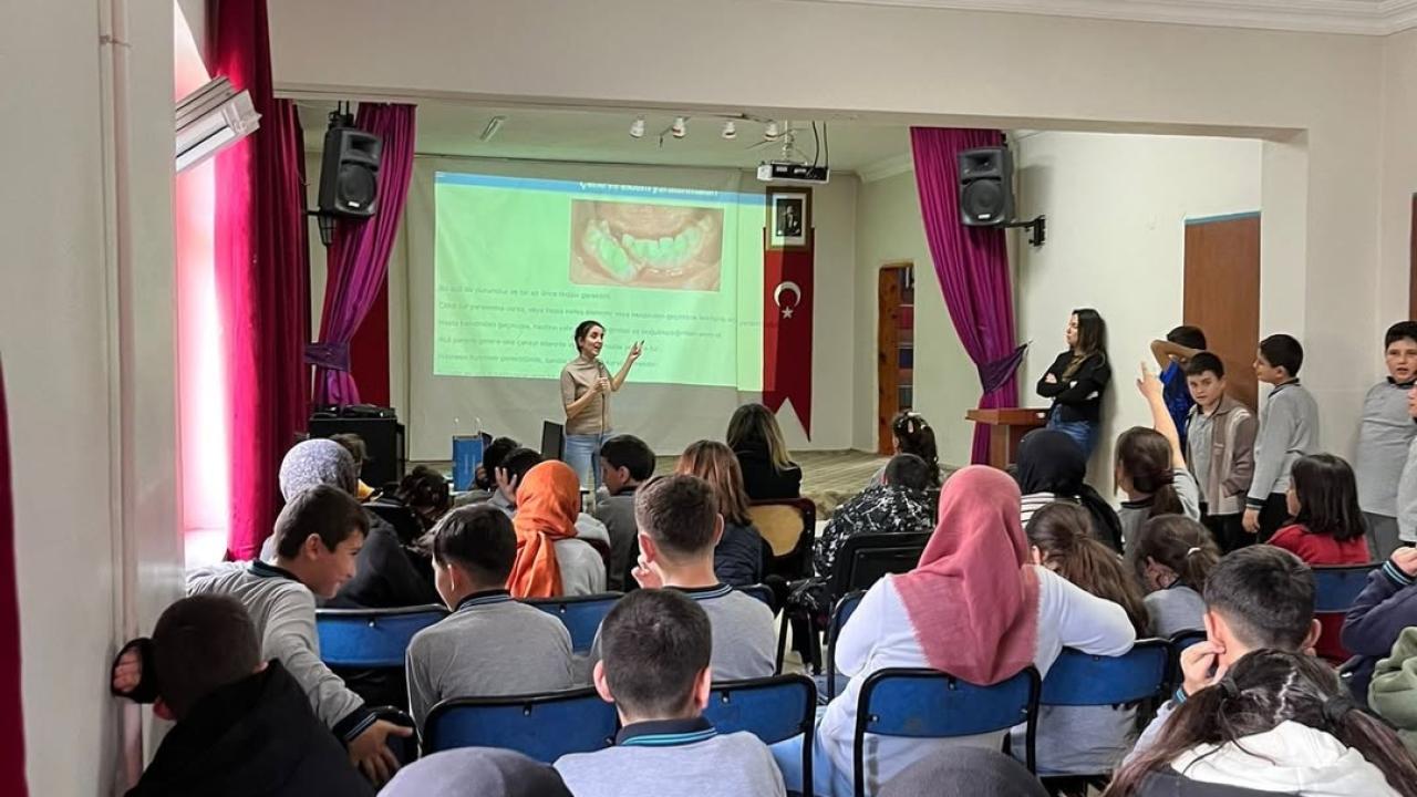 Öğrenciler diş yaralanmalarında ne yapacağını öğrendi