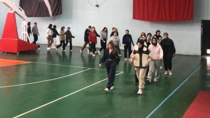 Öğrenciler sağlıklı yaşamı sporla öğrendi