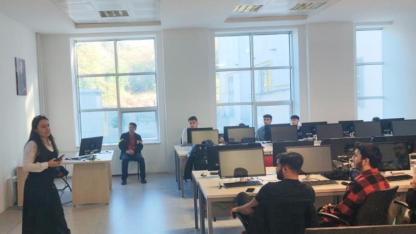 Öğrencilere CV ve iş arama eğitimi verildi