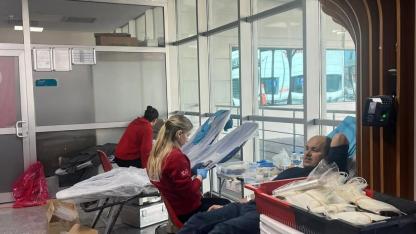 Sağlıkçılar bu kez bağış için kolları sıvadı