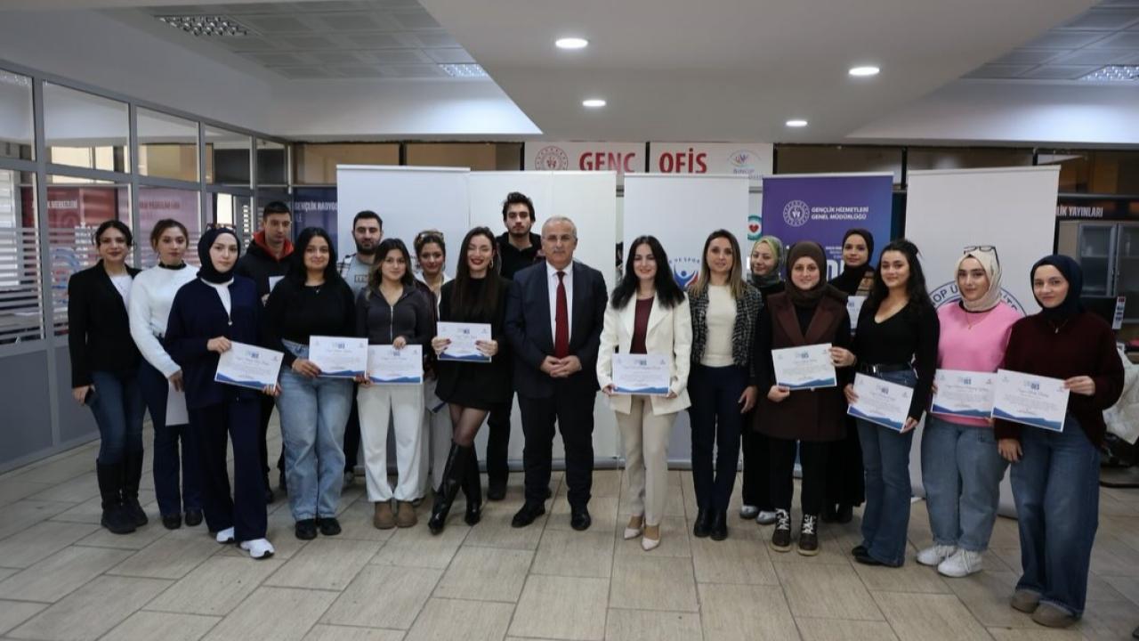 Sinop’ta gençler ÜNİDES sertifikalarını aldı