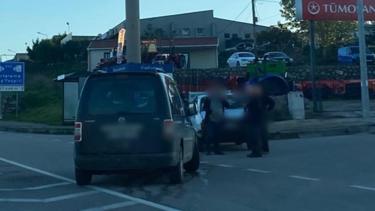 Sinop&#039;ta kaza! Hafif ticari araç otomobile arkadan çarptı