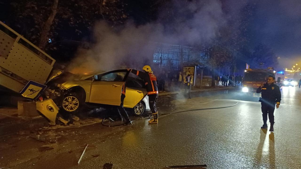 Sinop&#039;ta kaza yapan otomobil alev aldı! Ekipler zamanla yarıştı