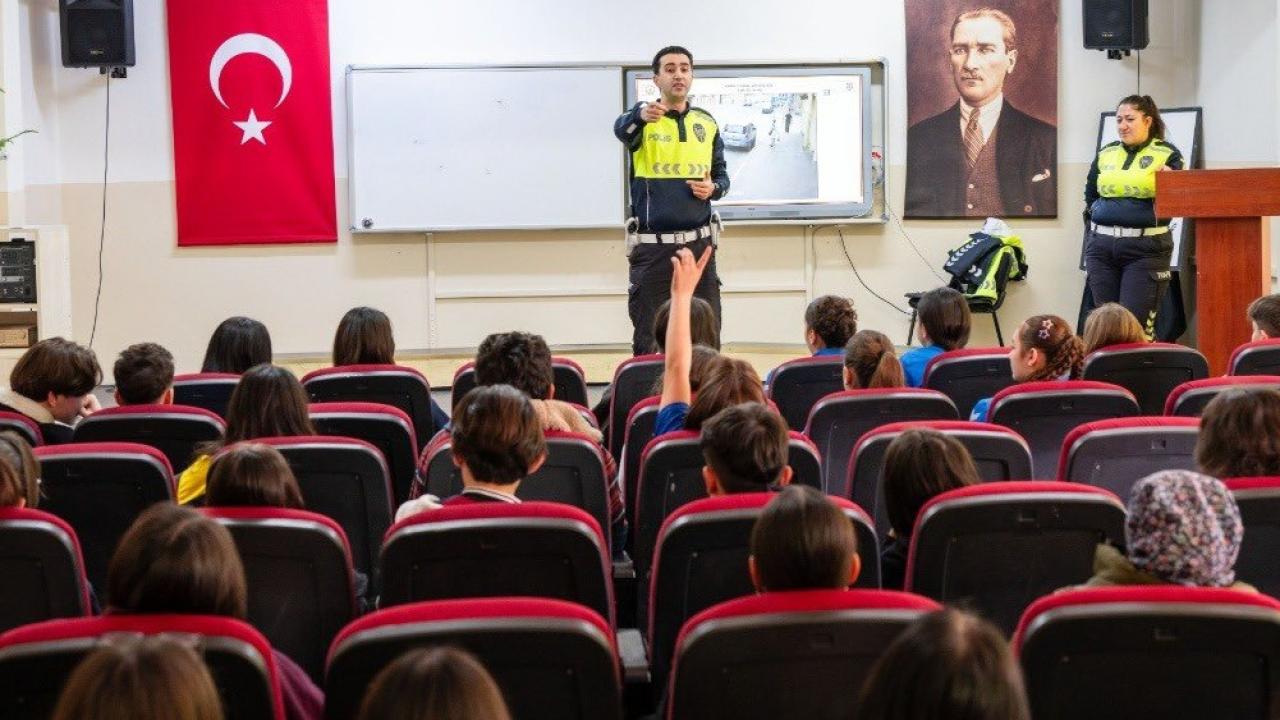 Sİnop&#039;ta öğrenciler trafik konusunda bilinçleniyor