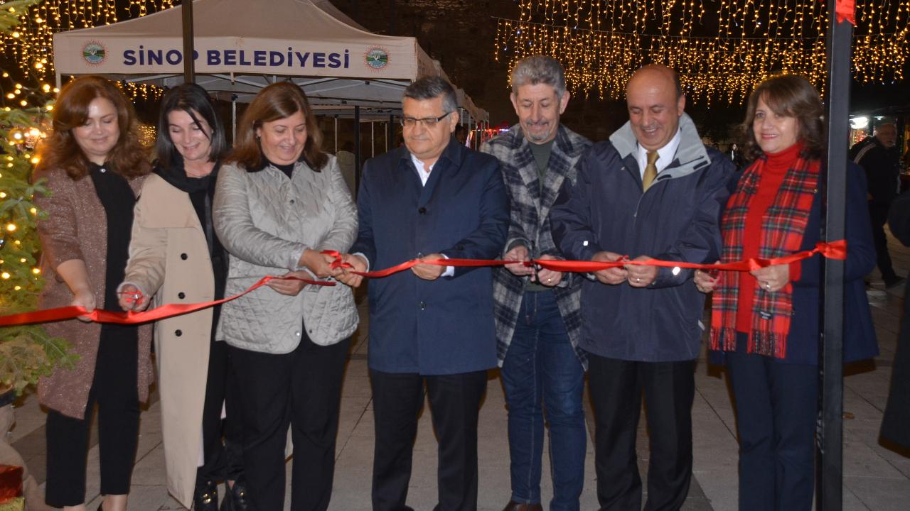 Sinop&#039;ta renkli açılış: Yılbaşı Pazarı açıldı