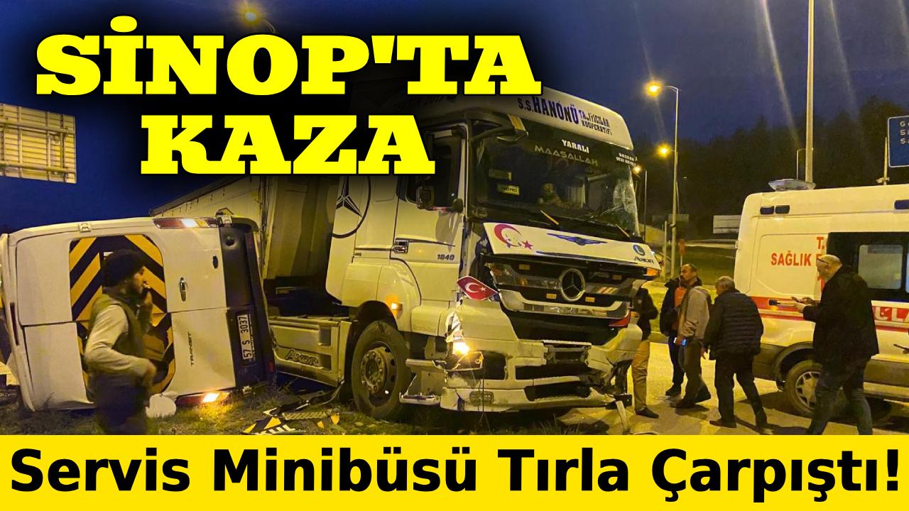 Sinop&#039;ta tır ile çarpışan servis minibüsü şoförü yaralandı