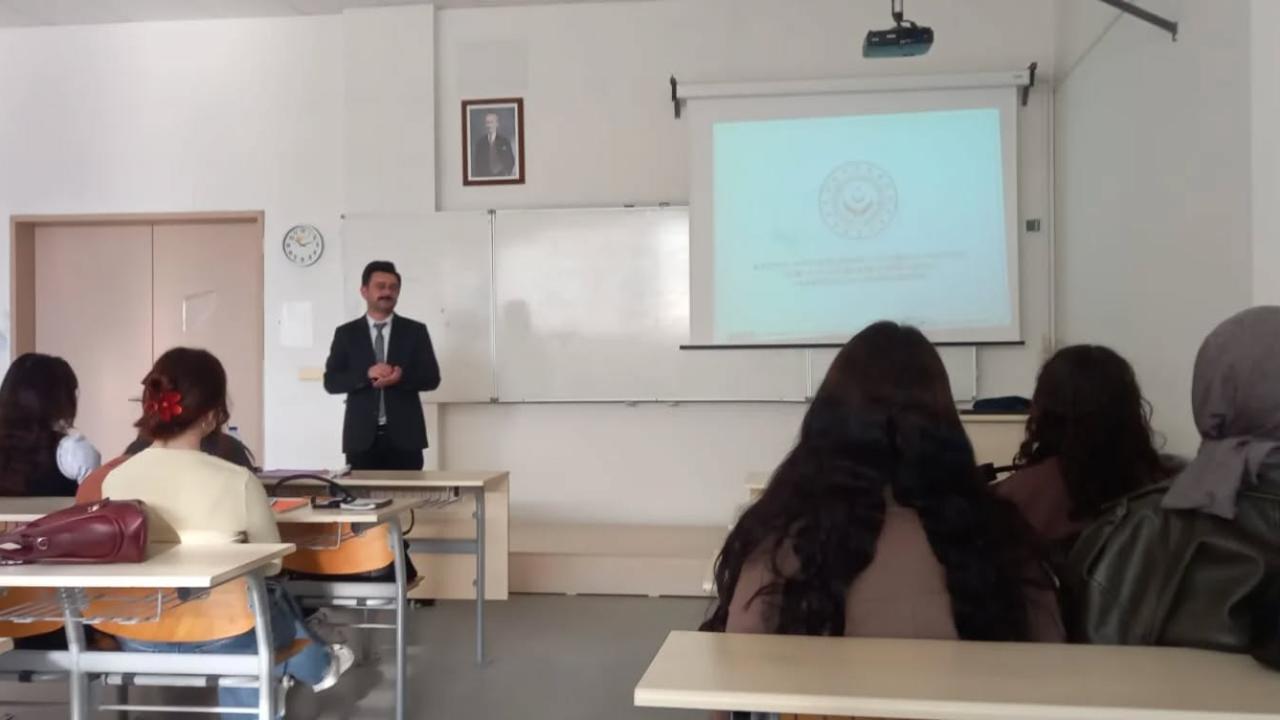 Üniversitelilere “Kadına Yönelik Şiddetle Mücadele” semineri