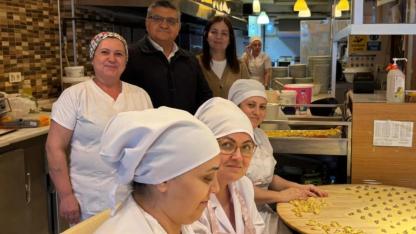 Vali Özarslan, lezzet turunda! Mantı işletmelerini ziyaret etti