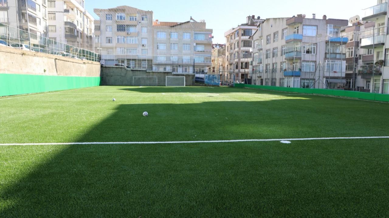 Atatürk Spor Salonu sahası modern yüzüne kavuştu