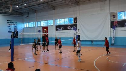 Ayancık’ta 2025 Kış Voleybol Turnuvası final heyecanı