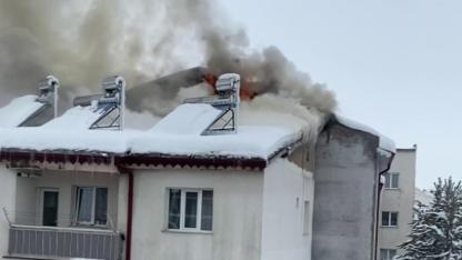 Çatıda çıkan yangın paniğe neden oldu