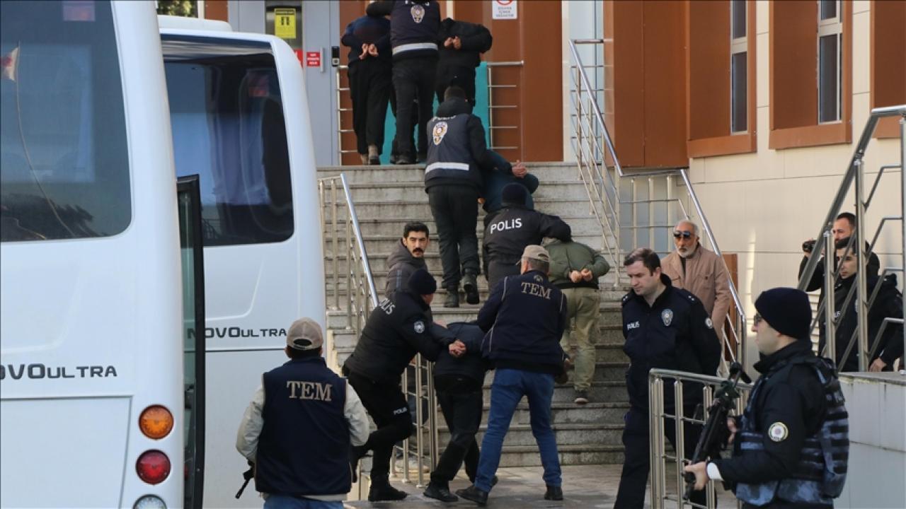 DEAŞ'a yönelik operasyonda yakalanan 25 şüpheli adliyede