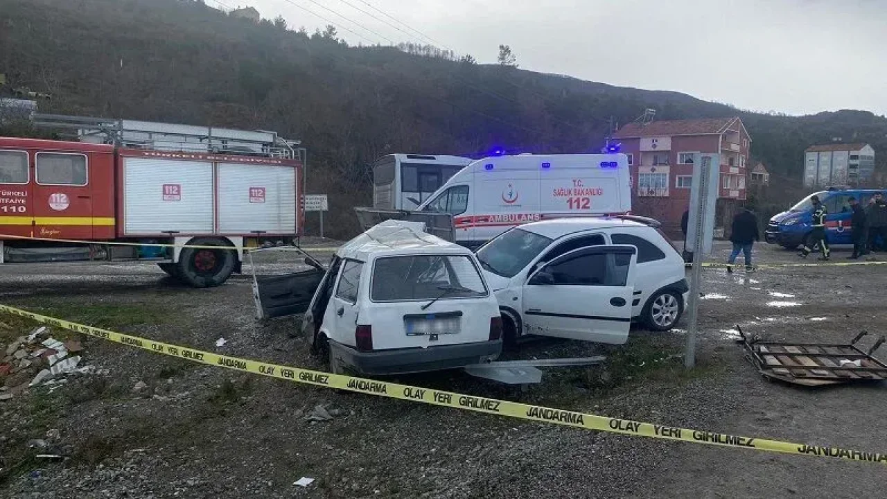 İki otomobil çarpıştı: 1 yaralı