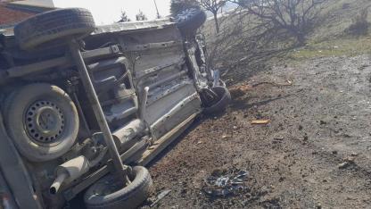 Kontrolden çıkan kamyonet devrildi