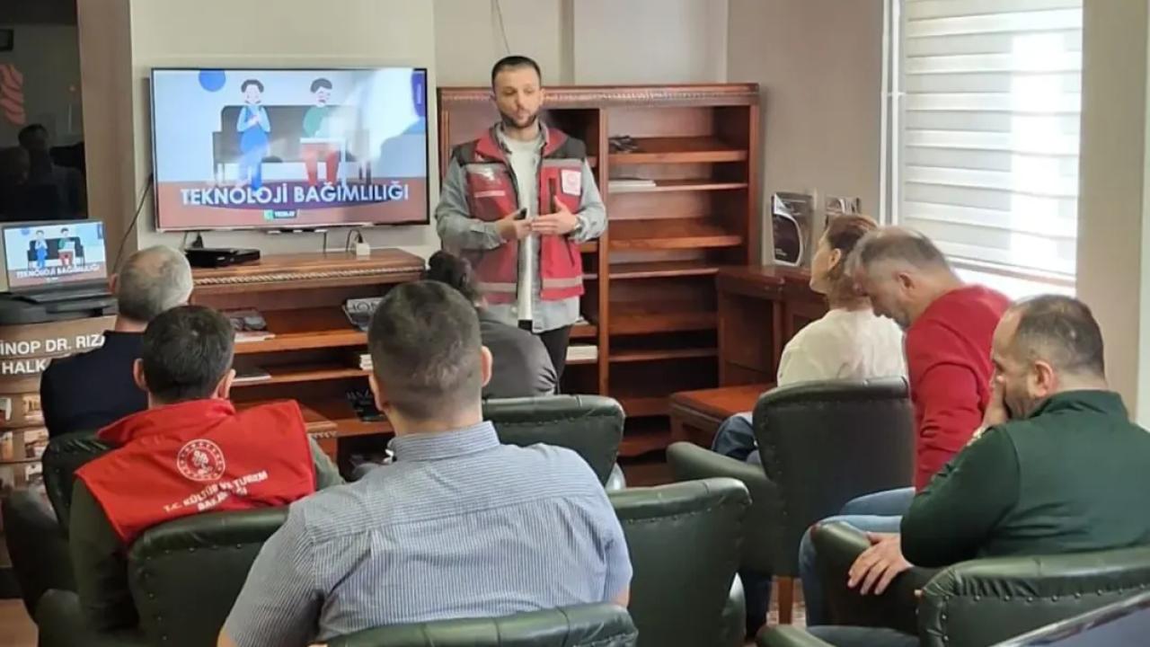 Kütüphane personeline teknoloji bağımlılığı eğitimi