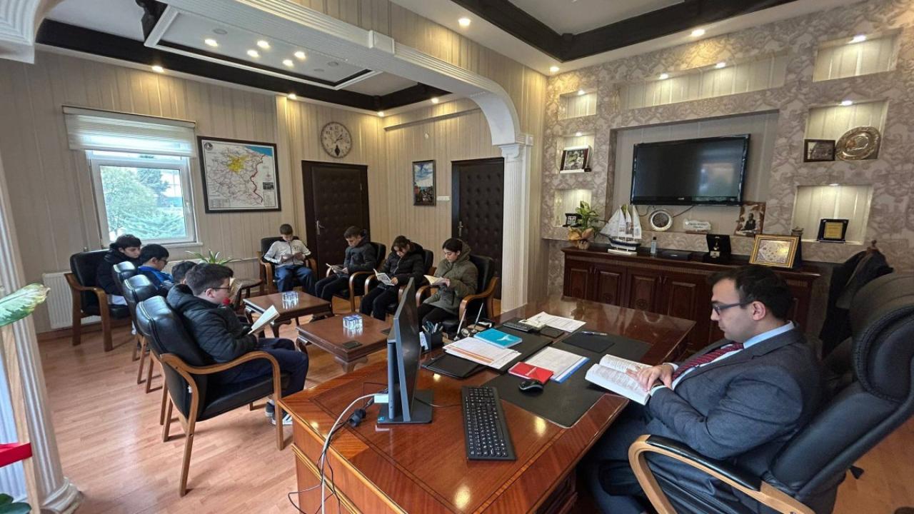Öğrencilere kitap okuma alışkanlığı kazandırılıyor