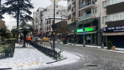 2026’nın ilk sabahında Sinop’ta kar mesaisi başladı