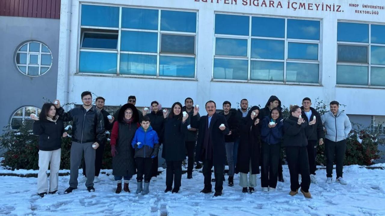 Sınav stresi kar topuyla dağıldı
