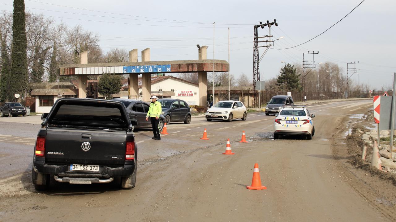 Sinop-Ayancık yolu tek şeride düştü