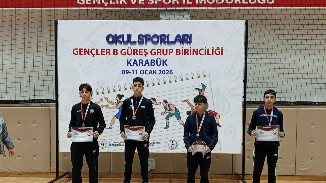 Sinoplu güreşçiler karabük’ten dereceyle döndü