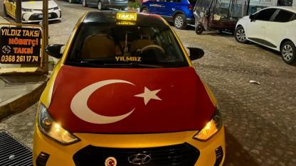 Sinop'ta duraklar ve taksiler bayrakla süslendi