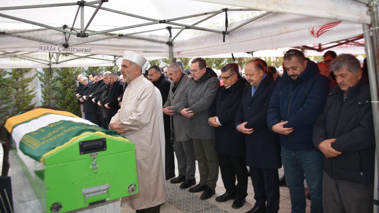 Sinoplu Vali Meftun Dallı’nın kayınvalidesi son yolculuğuna uğurlandı