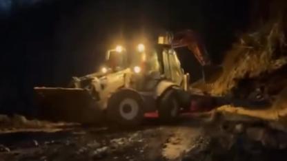 Sinop’ta gece mesaisi, heyelanlı yollar açılıyor