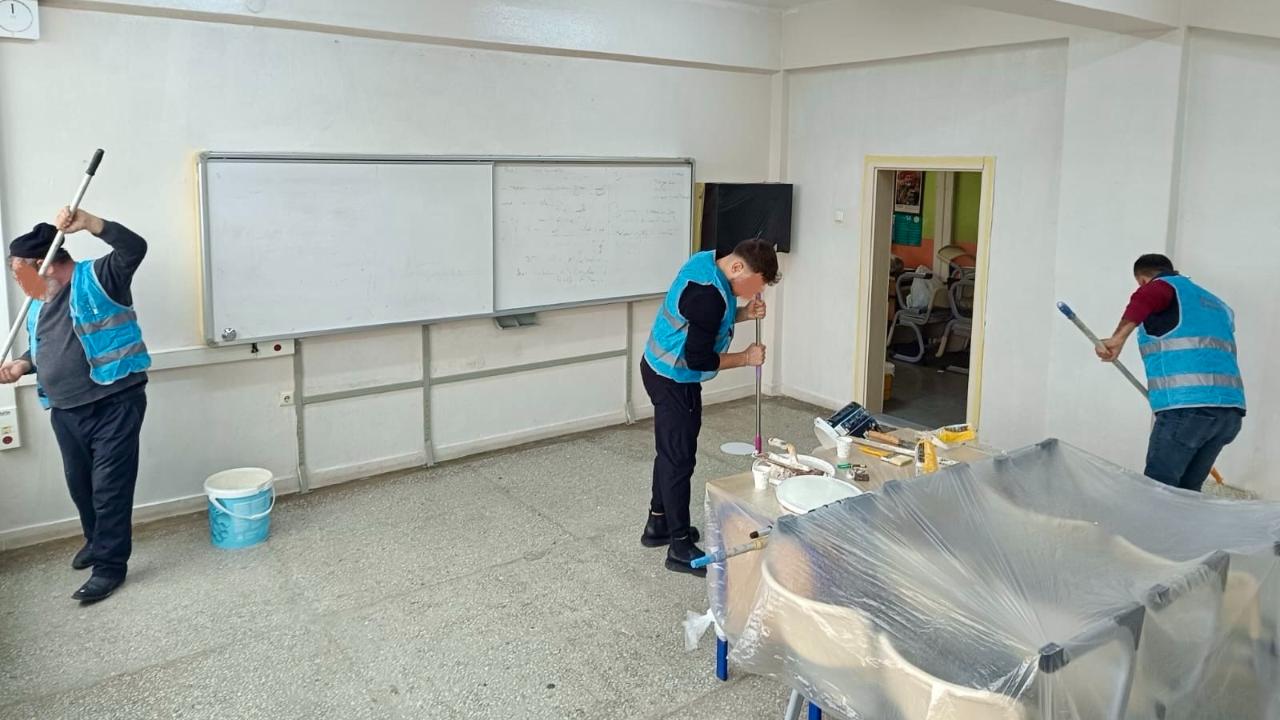 Sinop'ta yükümlülerden okullara bakım ve onarım desteği