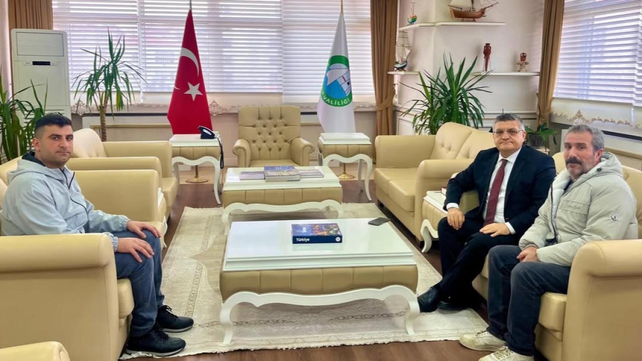 Vali Özarslan, şehit Erenoğlu'nun ailesini ağırladı