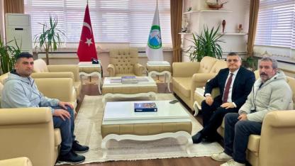 Vali Özarslan, şehit Erenoğlu'nun ailesini ağırladı