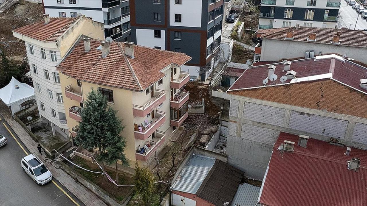 Ankara'nın Gölbaşı ilçesinde istinat duvarının çökmesi nedeniyle 5 apartman tahliye edildi
