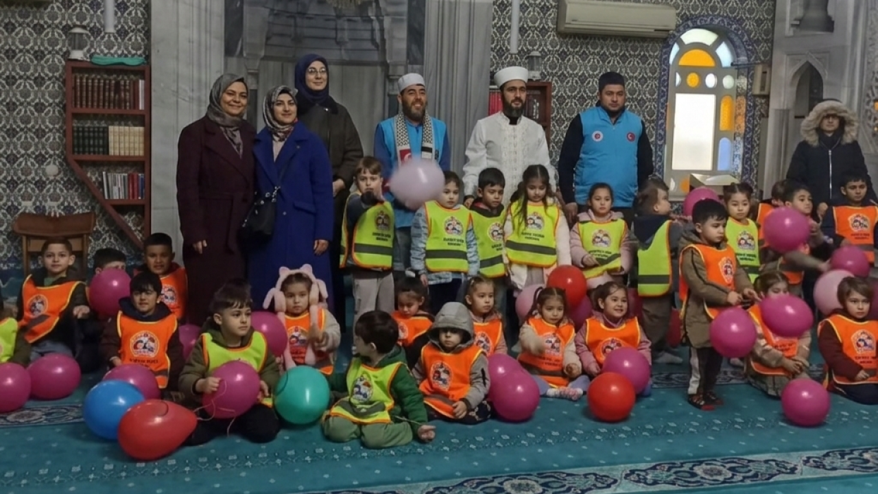 Ayancık’ta camiler çocuk sesiyle şenlendi