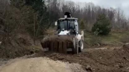 Ayancık’ta heyelanlı yolda hummalı çalışma