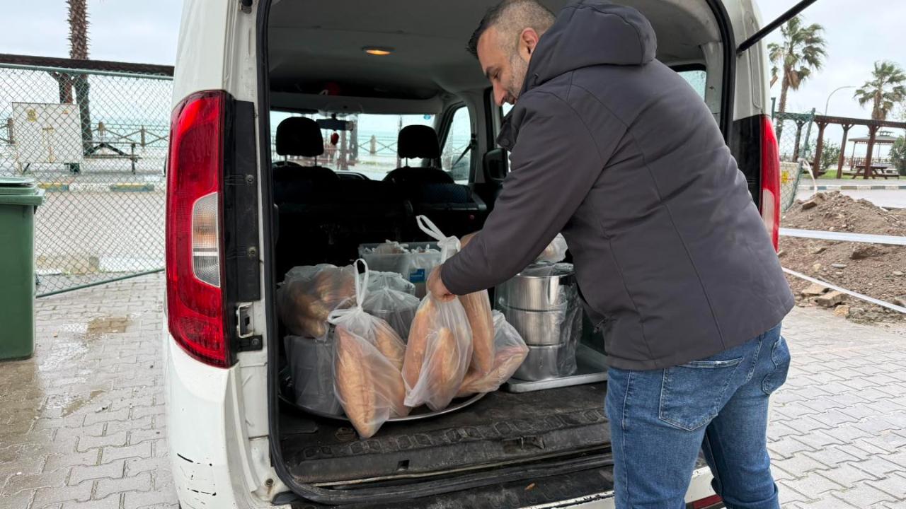 Ayancık’ta ihtiyaç sahiplerine sıcak yemek desteği