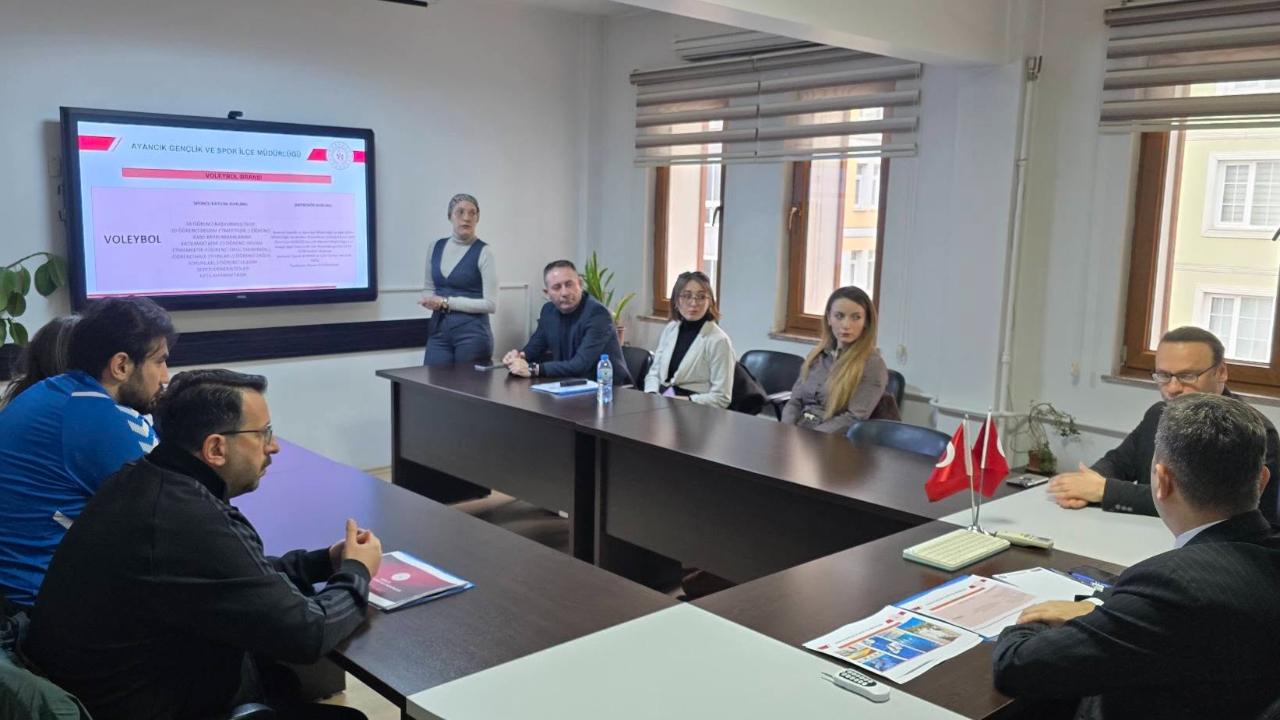 Ayancık’ta “Müzik, Resim ve Spor; Çocuğun Cennetidir” projesi değerlendirildi