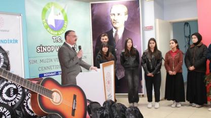 Boyabat'ta gençler sanat ve sporla sosyalleşiyor