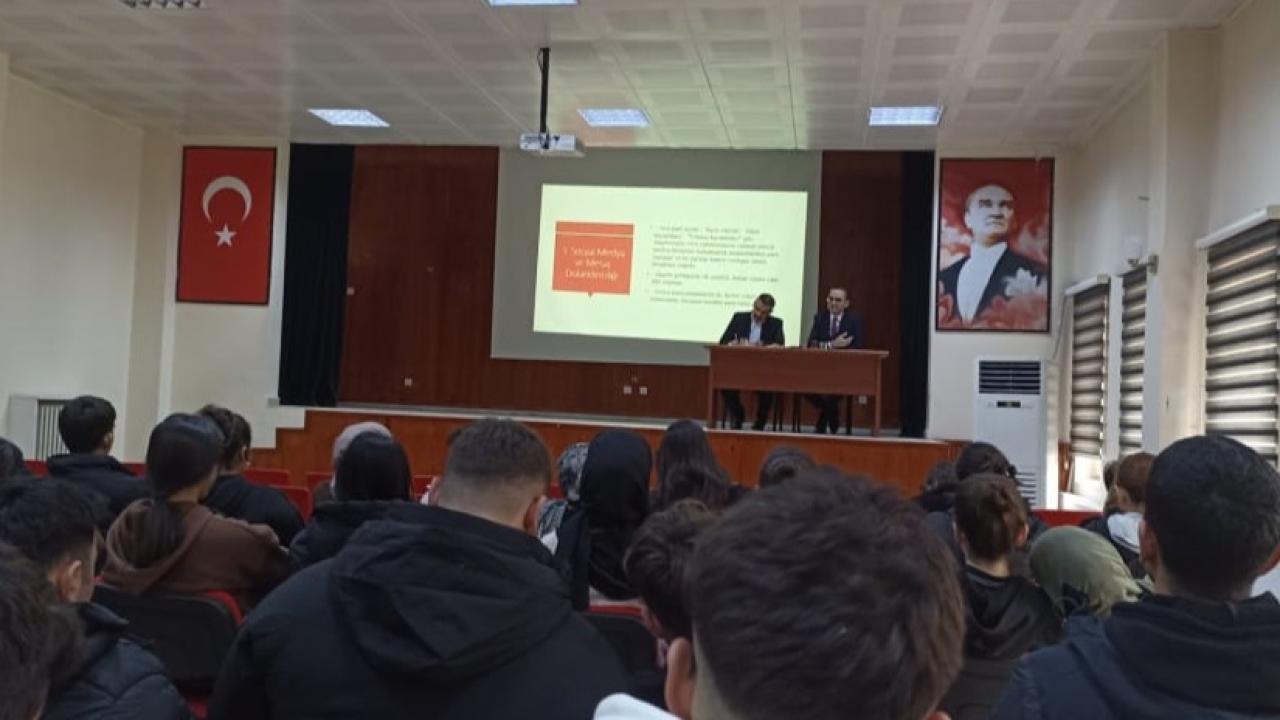Boyabat’ta gençlere dijital dolandırıcılık semineri