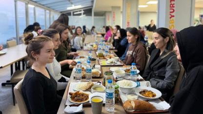 Gerze protokolü öğrencilerle iftar sofrasında buluştu