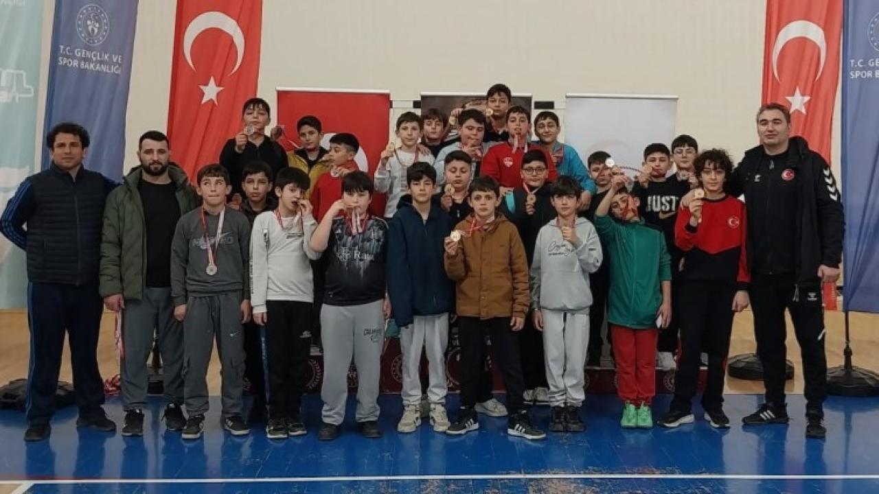 Gerzeli sporcular turnuvalara damga vurdu