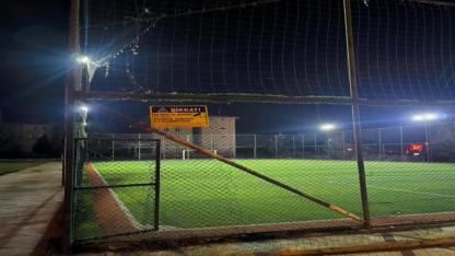 İlçenin tek halı sahası bakım bekliyor