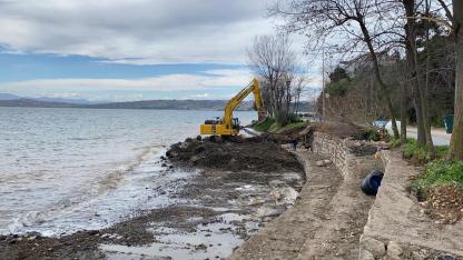 Kadınlar Plajı’nda istinat duvarı çalışması başladı