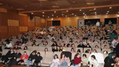 “Karlar Kraliçesi” çocuklarla buluştu