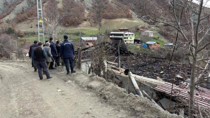 Kaymakam Ayan yangın bölgesinde inceleme yaptı