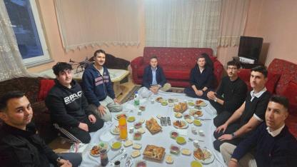 Kaymakam Çelik gençlerin iftar sofrasına konuk oldu