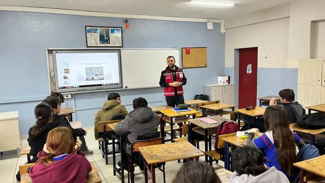 Öğrenciler dijital güvenlik ve akran nezaketi konularında bilgilendirildi