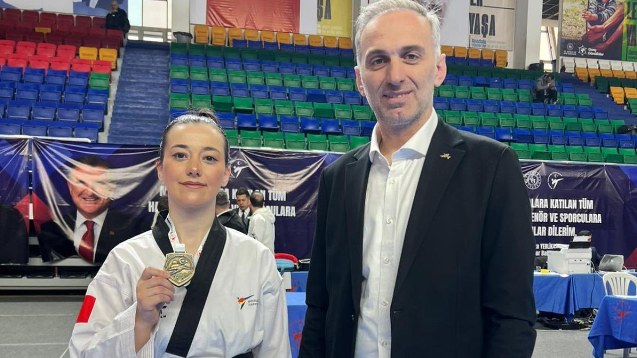 Sinoplu sporcu Gizem Bayrak Türkiye şampiyonu oldu