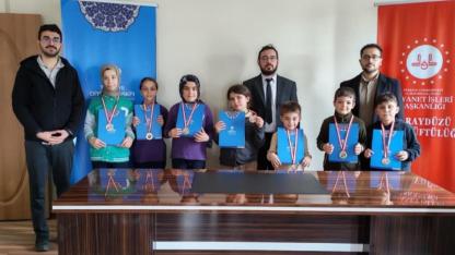 Sinop'ta 40 vakit namazı tamamlayan öğrenciler ödüllendirildi