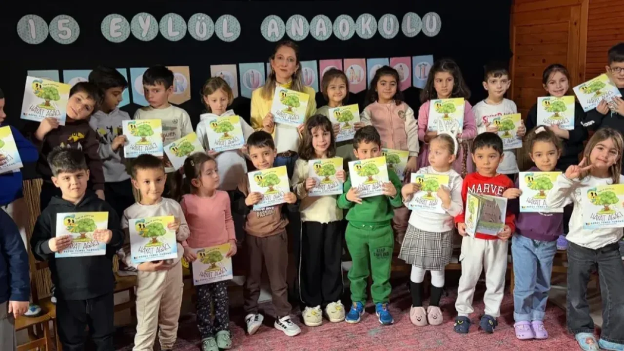 Sinop'ta minik okurlar yazarla buluştu