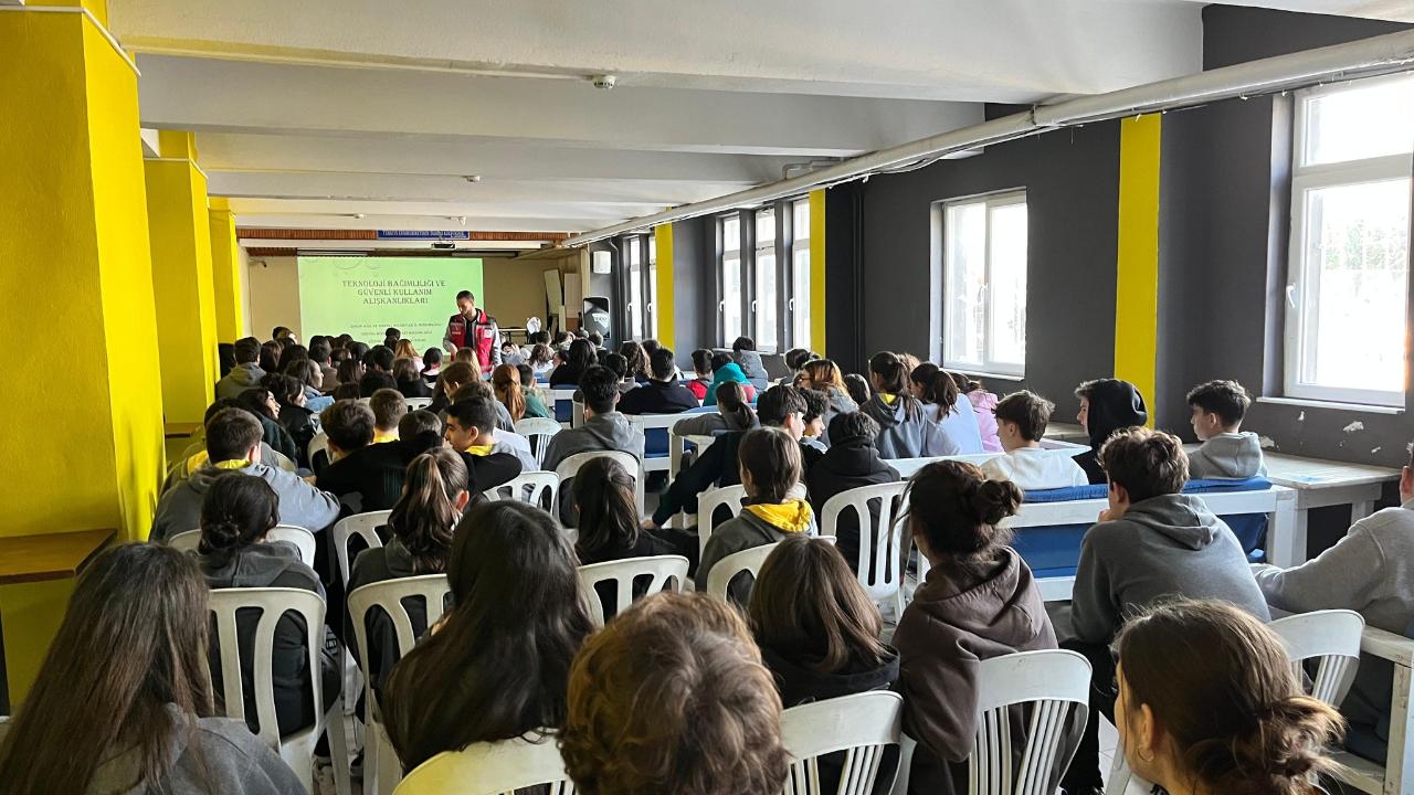 Sinop’ta öğrencilere güvenli teknoloji kullanımı eğitimi