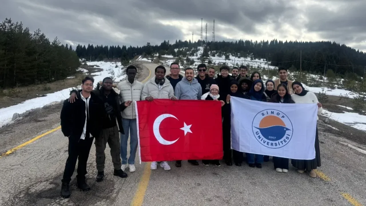 Sinop’ta uluslararası öğrenciler karın keyfini çıkardı
